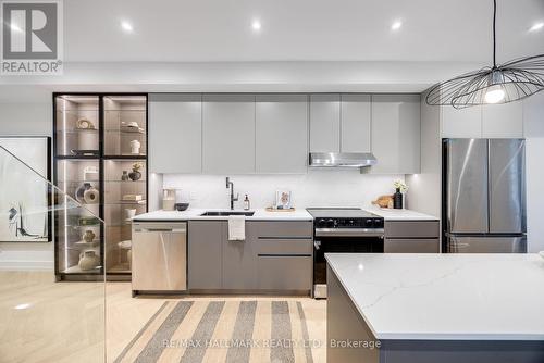 437 Manning Avenue, Toronto (Palmerston-Little Italy), ON - Indoor Photo Showing Kitchen With Upgraded Kitchen