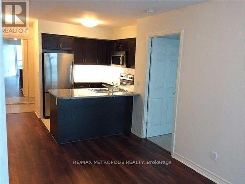 715 - 19 Grand Trunk Crescent, Toronto, ON - Indoor Photo Showing Kitchen