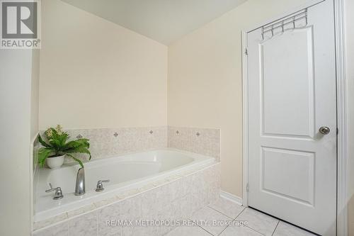 16 Yellowknife Road, Brampton, ON - Indoor Photo Showing Bathroom