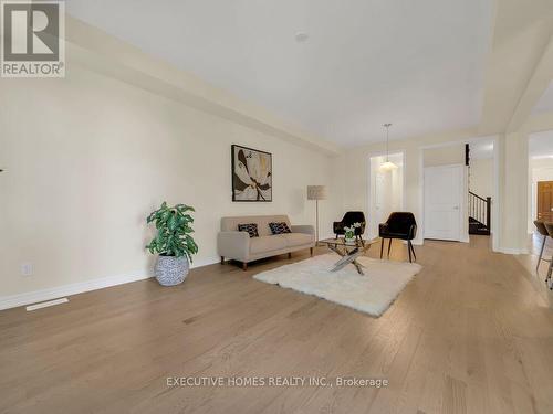 90 Broadacre Drive, Kitchener, ON - Indoor Photo Showing Living Room