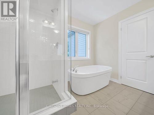 90 Broadacre Drive, Kitchener, ON - Indoor Photo Showing Bathroom