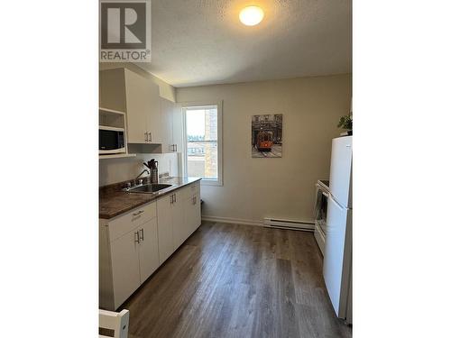 1479 3Rd Avenue, Prince George, BC - Indoor Photo Showing Kitchen With Double Sink