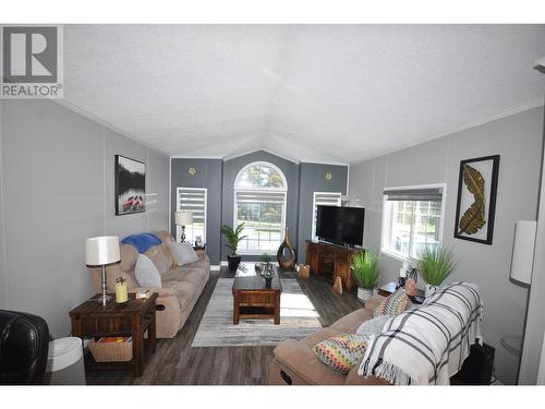 38 1322 Dog Creek Road, Williams Lake, BC - Indoor Photo Showing Living Room