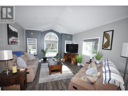 38 1322 Dog Creek Road, Williams Lake, BC - Indoor Photo Showing Living Room