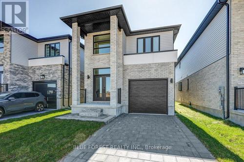 6441 Royal Magnolia Avenue, London, ON - Outdoor