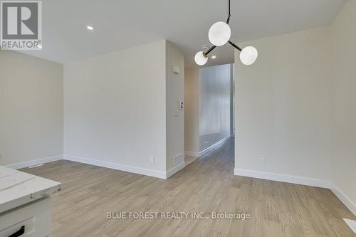 6441 Royal Magnolia Avenue, London, ON - Indoor Photo Showing Other Room