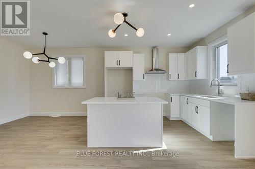 6441 Royal Magnolia Avenue, London, ON - Indoor Photo Showing Kitchen