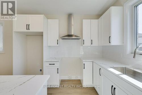 6441 Royal Magnolia Avenue, London, ON - Indoor Photo Showing Kitchen