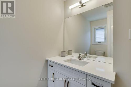 6441 Royal Magnolia Avenue, London, ON - Indoor Photo Showing Bathroom