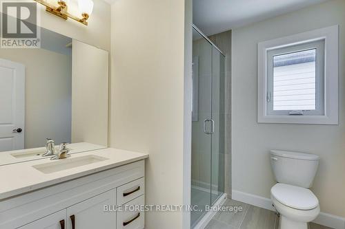 6441 Royal Magnolia Avenue, London, ON - Indoor Photo Showing Bathroom