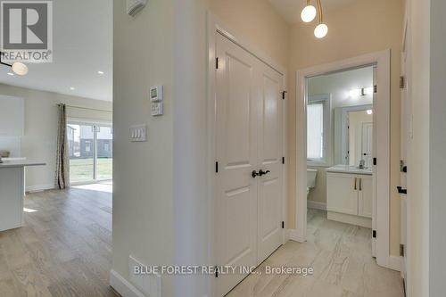 6441 Royal Magnolia Avenue, London, ON - Indoor Photo Showing Other Room