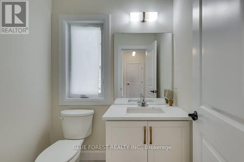 6441 Royal Magnolia Avenue, London, ON - Indoor Photo Showing Bathroom