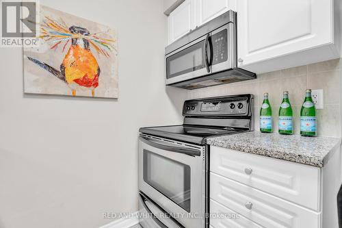 206 - 2379 Central Park Drive, Oakville, ON - Indoor Photo Showing Kitchen