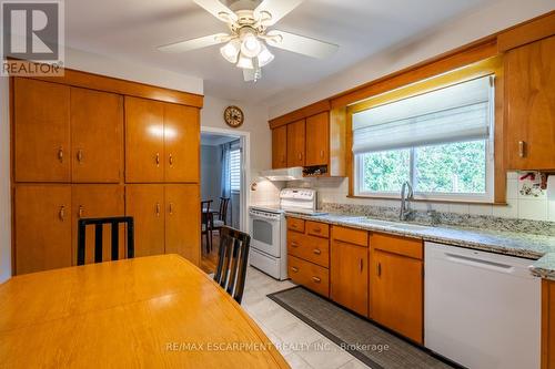 2434 Eileen Drive, Burlington, ON - Indoor Photo Showing Kitchen