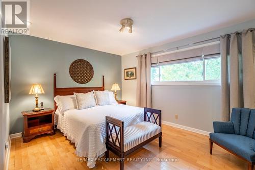 2434 Eileen Drive, Burlington, ON - Indoor Photo Showing Bedroom