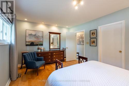 2434 Eileen Drive, Burlington, ON - Indoor Photo Showing Bedroom