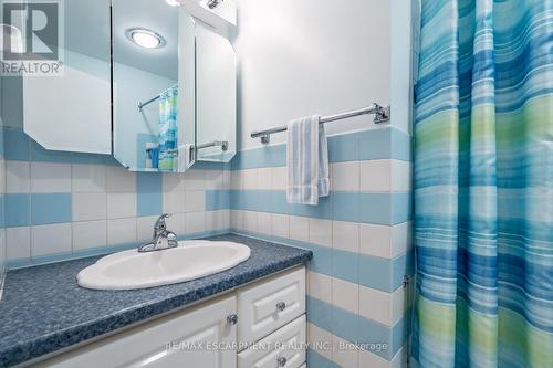 2434 Eileen Drive, Burlington, ON - Indoor Photo Showing Bathroom