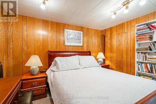 2434 Eileen Drive, Burlington, ON - Indoor Photo Showing Bedroom