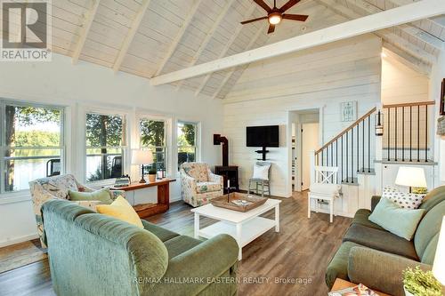 3158 Spring Lane N, Smith-Ennismore-Lakefield, ON - Indoor Photo Showing Living Room