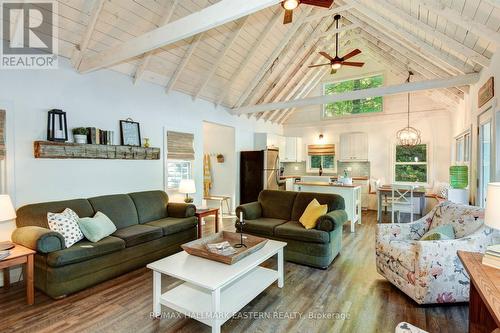 3158 Spring Lane N, Smith-Ennismore-Lakefield, ON - Indoor Photo Showing Living Room