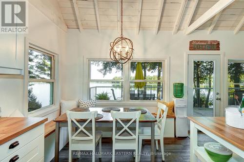 3158 Spring Lane N, Smith-Ennismore-Lakefield, ON - Indoor Photo Showing Dining Room