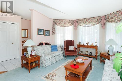 16 Hillview Drive, Kawartha Lakes (Bobcaygeon), ON - Indoor Photo Showing Living Room