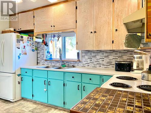 3509 East Lake Drive, Christina Lake, BC - Indoor Photo Showing Kitchen With Double Sink