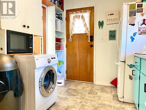 3509 East Lake Drive, Christina Lake, BC - Indoor Photo Showing Laundry Room