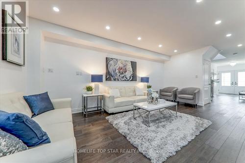 121 Casabel Drive, Vaughan, ON - Indoor Photo Showing Living Room