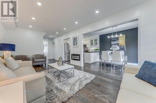 121 Casabel Drive, Vaughan, ON - Indoor Photo Showing Living Room