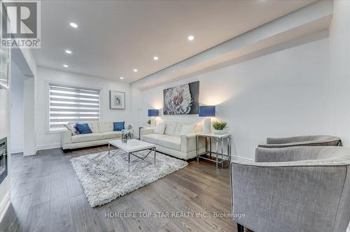 121 Casabel Drive, Vaughan, ON - Indoor Photo Showing Living Room