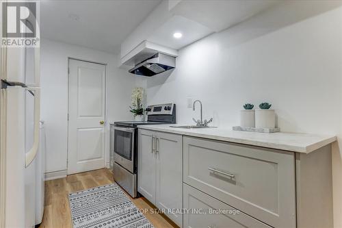 121 Casabel Drive, Vaughan, ON - Indoor Photo Showing Kitchen