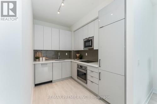 2109 - 2908 Highway 7 Road, Vaughan, ON - Indoor Photo Showing Kitchen