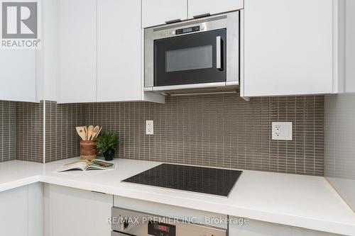 2109 - 2908 Highway 7 Road, Vaughan, ON - Indoor Photo Showing Kitchen