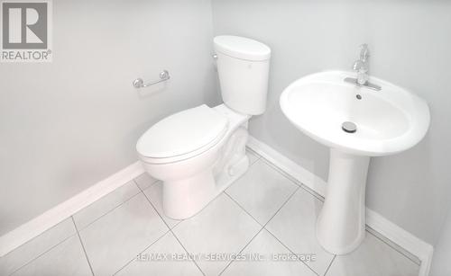 598 Summer Park Crescent, Mississauga, ON - Indoor Photo Showing Bathroom