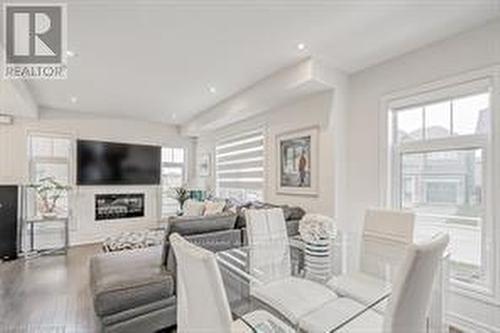 3115 Lula Road, Burlington, ON - Indoor Photo Showing Living Room With Fireplace