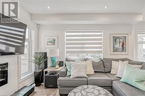 3115 Lula Road, Burlington, ON - Indoor Photo Showing Living Room