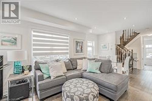 3115 Lula Road, Burlington, ON - Indoor Photo Showing Living Room