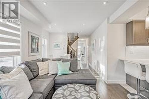 3115 Lula Road, Burlington, ON - Indoor Photo Showing Living Room