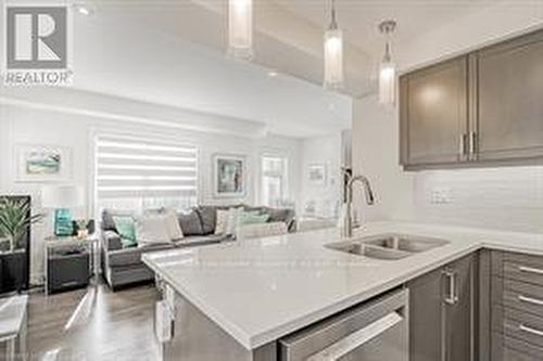 3115 Lula Road, Burlington, ON - Indoor Photo Showing Kitchen With Double Sink With Upgraded Kitchen