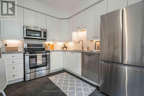 5I Brussels Street, Toronto, ON - Indoor Photo Showing Kitchen With Upgraded Kitchen