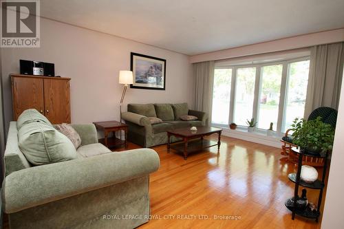 62 Rhonda Road, Guelph, ON - Indoor Photo Showing Living Room