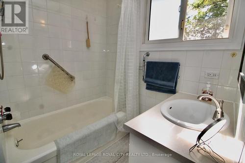 62 Rhonda Road, Guelph, ON - Indoor Photo Showing Bathroom