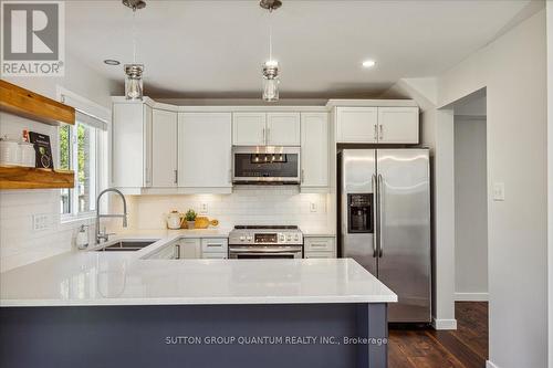 1120 Kimball Crescent, London, ON - Indoor Photo Showing Kitchen With Double Sink With Upgraded Kitchen