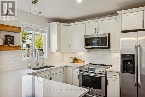 1120 Kimball Crescent, London, ON - Indoor Photo Showing Kitchen With Double Sink With Upgraded Kitchen