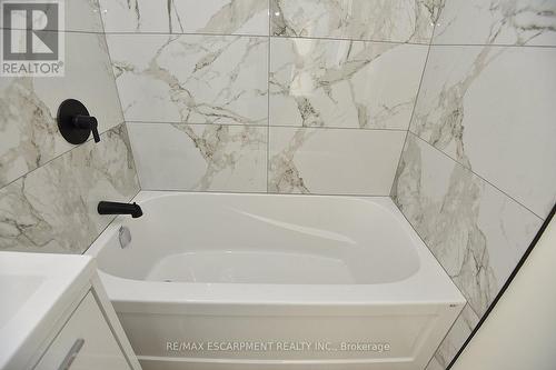 26 Highcliffe Avenue, Hamilton, ON - Indoor Photo Showing Bathroom