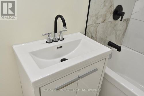 26 Highcliffe Avenue, Hamilton, ON - Indoor Photo Showing Bathroom