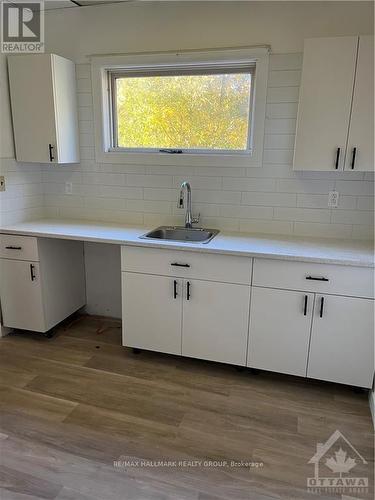 35 Foster Street, Ottawa, ON - Indoor Photo Showing Kitchen