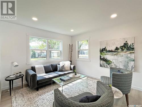 1013 7Th Street E, Saskatoon, SK - Indoor Photo Showing Living Room