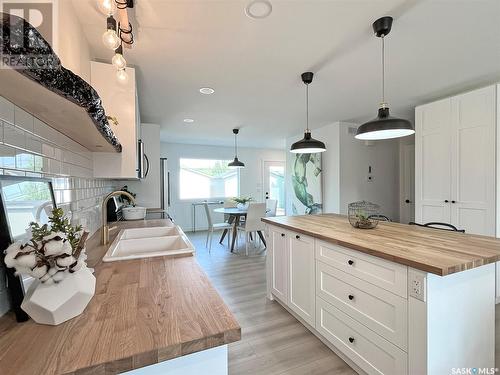 1013 7Th Street E, Saskatoon, SK - Indoor Photo Showing Kitchen With Double Sink